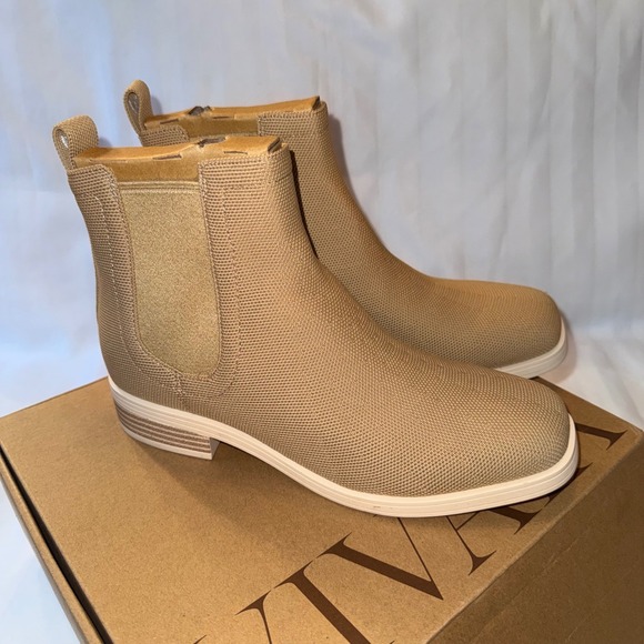 VIVAIA Beige Knit Chelsea Boots Water Resistant Slip‎ On Women's Size 8 EU 39 - Picture 14 of 14